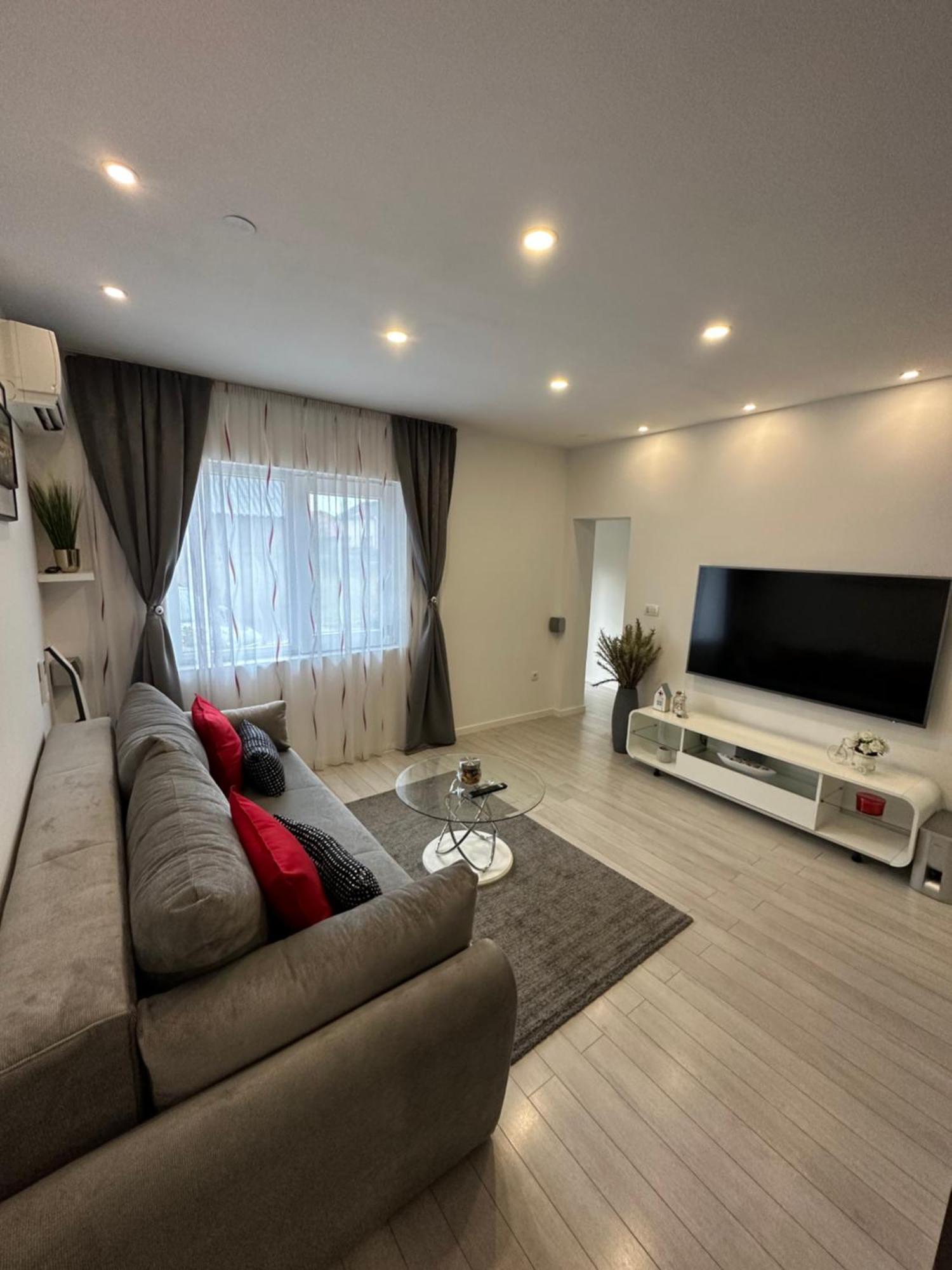 Leo Apartment